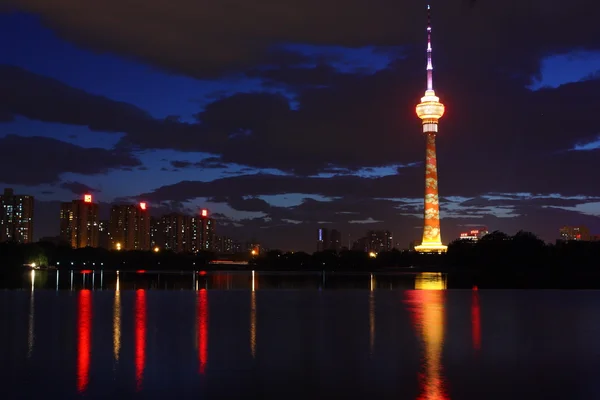 Ночной пейзаж башни видеонаблюдения, пекин — стоковое фото