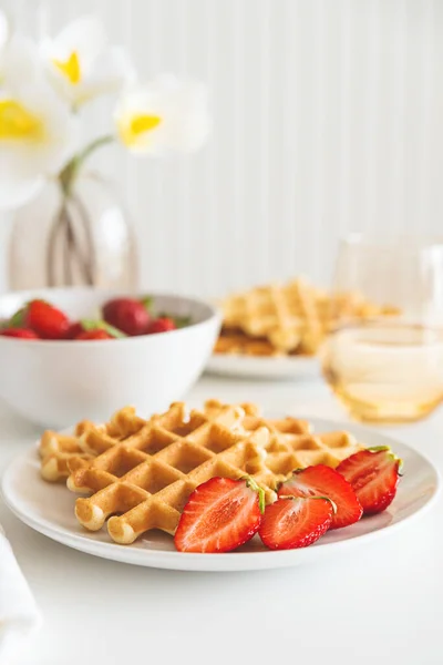 Belgian Waffles Strawberry White Plate Breakfast Food Concept — Fotografia de Stock