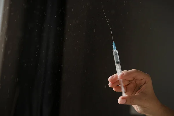 Syringe Vaccine Hand Dark Background — Stock Photo, Image