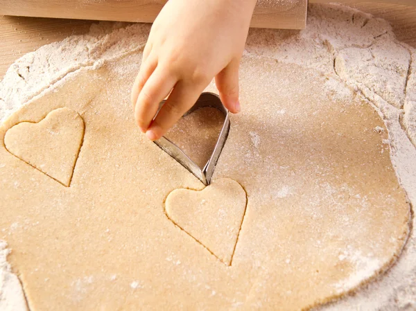 Děti ruku s cookie cutter — Stock fotografie