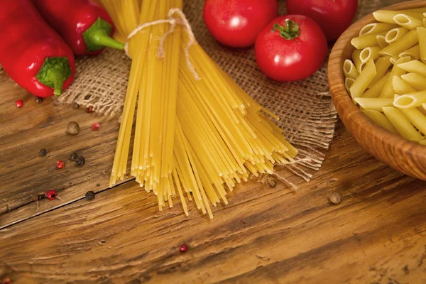 La composizione della pasta e delle verdure — Foto Stock