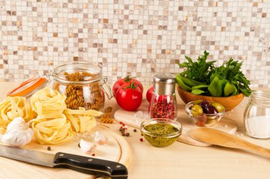 İtalyan makarna için malzemeler 