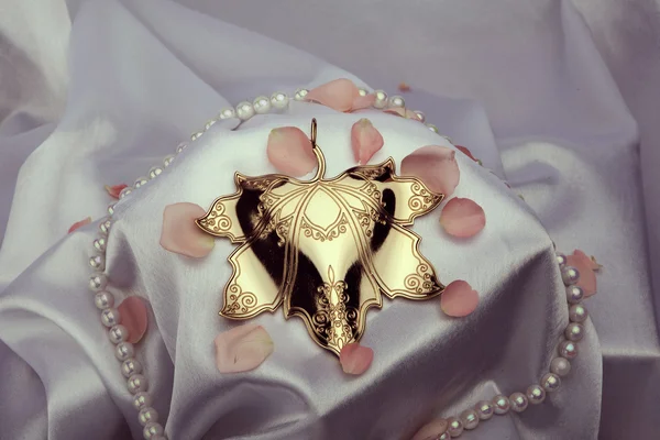 Unusual wedding accessories from the company Gold-Dreams — Stock Photo, Image
