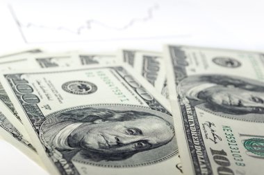 Yüz dolar.