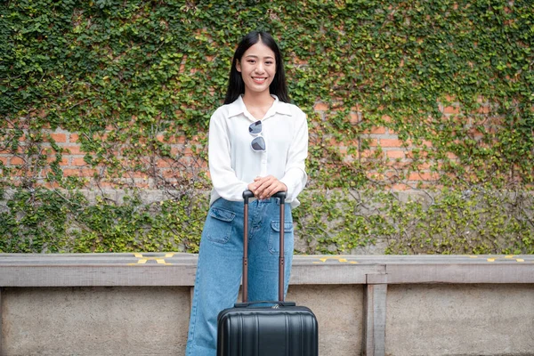 Asian Woman Tourist Standing Smiling Holding Black Luggage Preparing Holiday — Stock Photo, Image