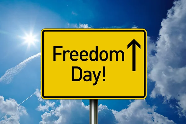 Cartello Stradale Tedesco Con Freedom Day Avanti Con Sfondo Blu — Foto Stock