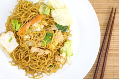 Çin tavada kızartılmış erişte