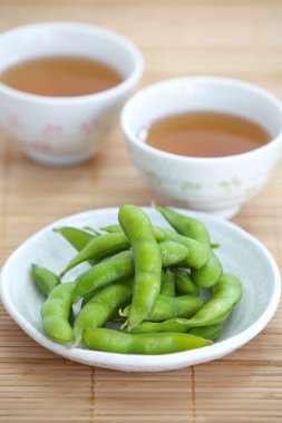 Yeşil organik edamame pişmiş