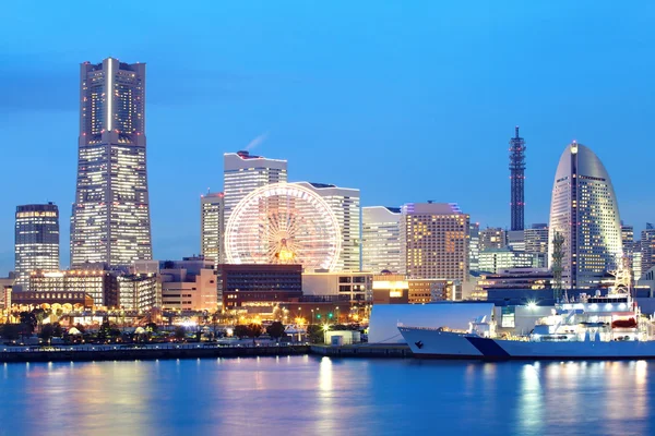Skyline van Yokohama minato mirai gebied bij nacht view — Stockfoto