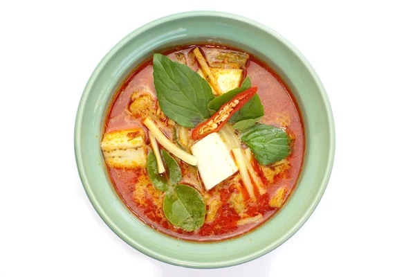 Thais eten rode kerrie kip op witte achtergrond — Stockfoto