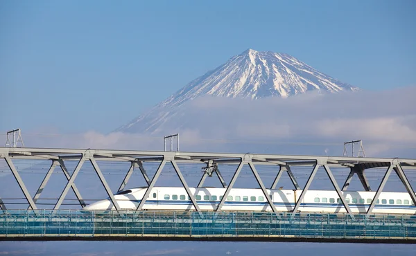 Uitzicht op Mount fuji en tokaido shinkansen, shizuoka, japan — Stockfoto