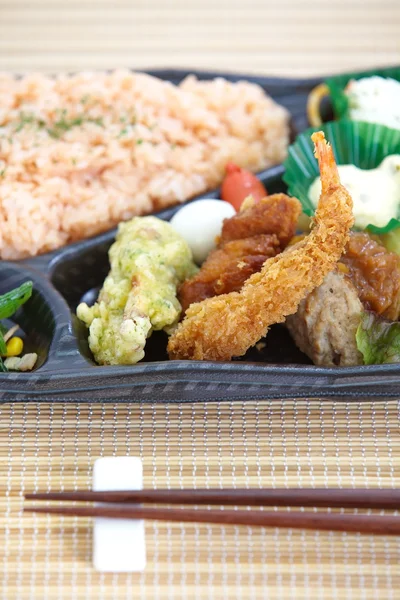 Japanse kant en klare lunchbox — Stockfoto