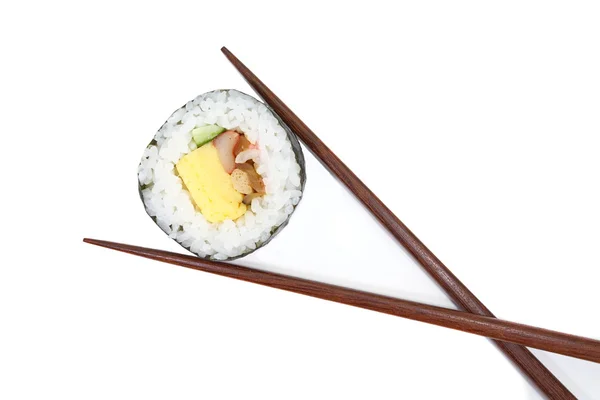 Rollo de sushi japonés tradicional — Foto de Stock