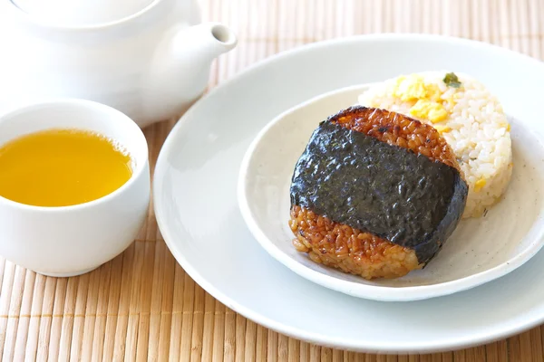 Comida japonesa Onigiri bola de arroz — Foto de Stock