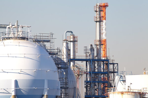 Нефтехимический завод
