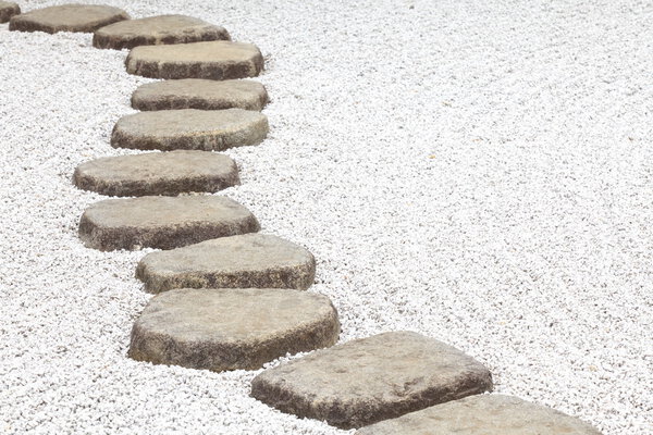 Путь дзен-камень в японском саду
