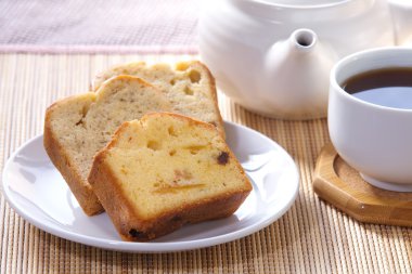 Sünger kek ve çay potu Kupası ile