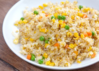 Sebzeli kızarmış pirinç