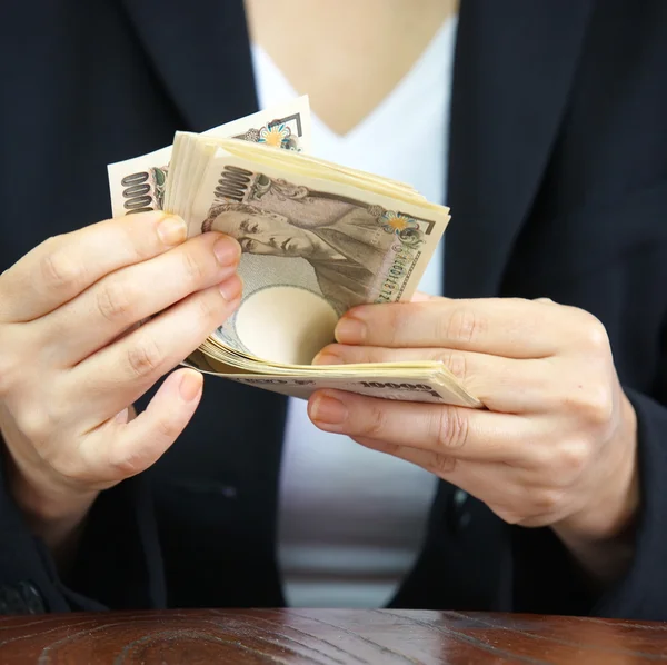 Hände zählen Geld — Stockfoto