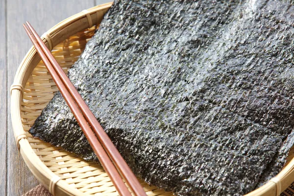 Nori, japoński jadalne wodorosty — Zdjęcie stockowe