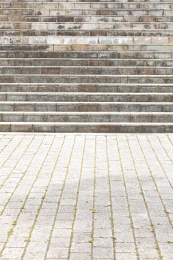 Eski gri merdiven beton