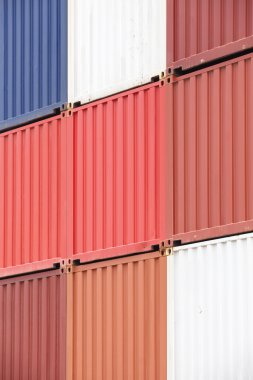 gestapelde cargo containers