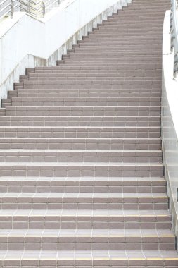 Gri merdiven beton