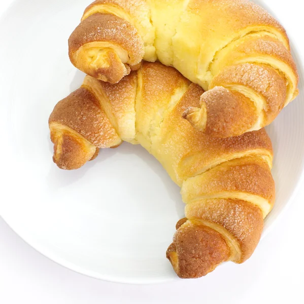 Twee vers en smakelijk croissants — Stockfoto