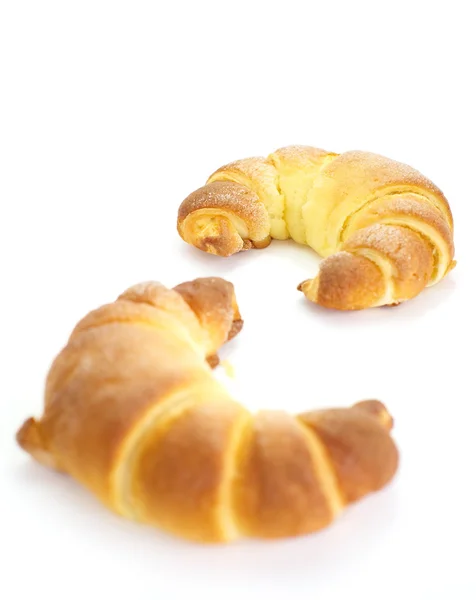 Zwei frische und leckere Croissants — Stockfoto