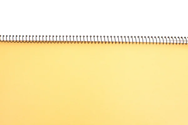 Gelbes Notizbuch isoliert auf weiß — Stockfoto
