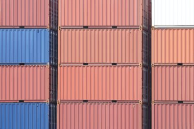 gestapelde cargo containers