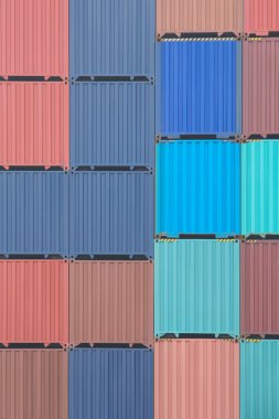 gestapelde cargo containers