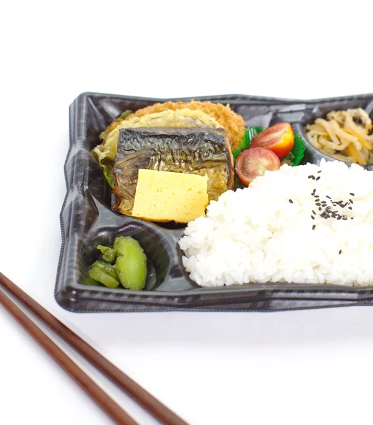 Japanische Mahlzeit im Karton (bento) — Stockfoto