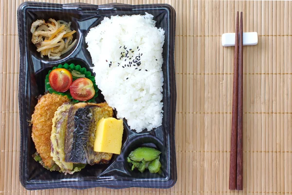 Japansk måltid i en låda (Bento) — Stockfoto