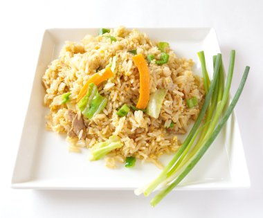 Kızarmış pirinç vejetaryen yemek