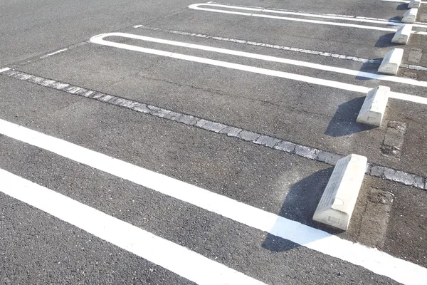 Corsia di parcheggio all'aperto nel parco pubblico — Foto Stock