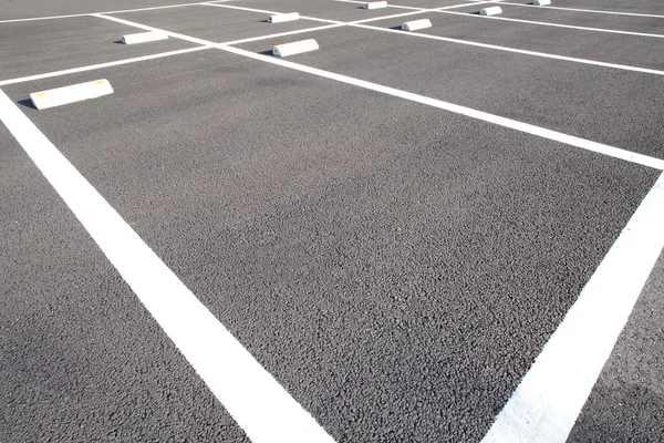 Carril de aparcamiento al aire libre en el parque público — Foto de Stock