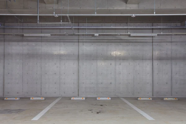 Estacionamento garagem interior subterrâneo — Fotografia de Stock