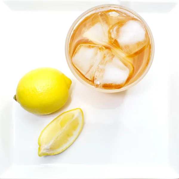 Verre de thé glacé au citron — Photo