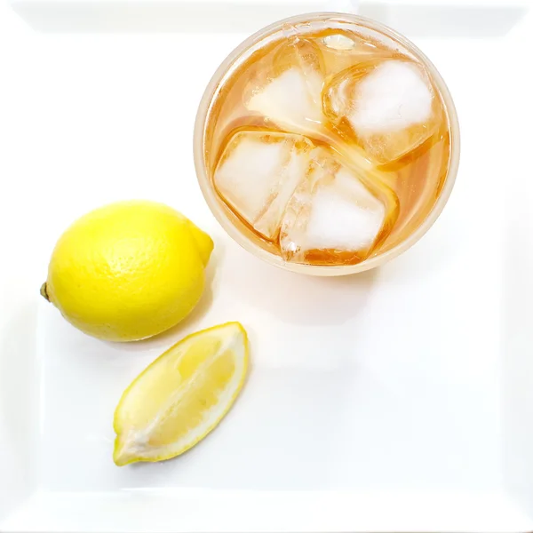 Glass of ice tea with lemon — Stock Photo, Image