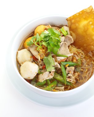 Tay baharatlı noodle