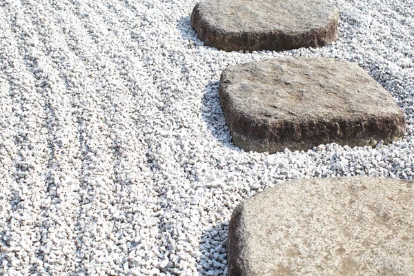 Путь дзен-камней — стоковое фото