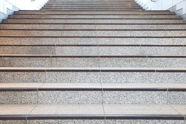 Gri merdiven — Stok fotoğraf