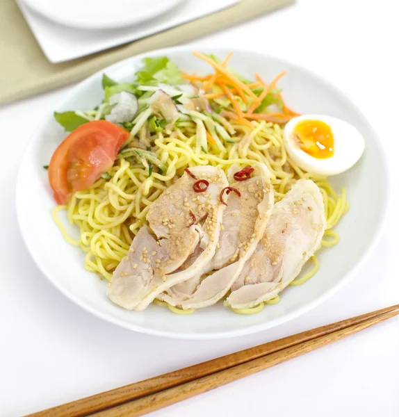 Fideos secos con ensaladas — Foto de Stock