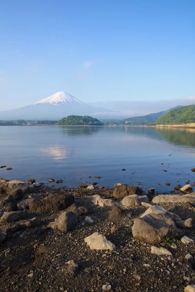 冬の季節の山富士と阿智湖 — ストック写真
