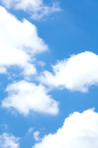 Nuvens no céu azul — Fotografia de Stock