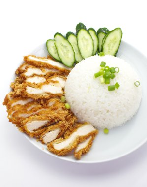 Kızarmış tavuk ve pilav.