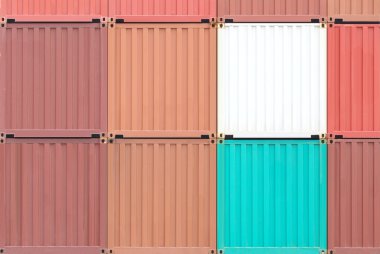 gestapelde cargo containers