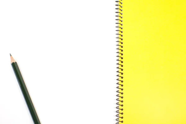 Caderno amarelo fechado — Fotografia de Stock
