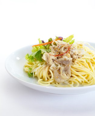 yeşil salata ile makarna makarna